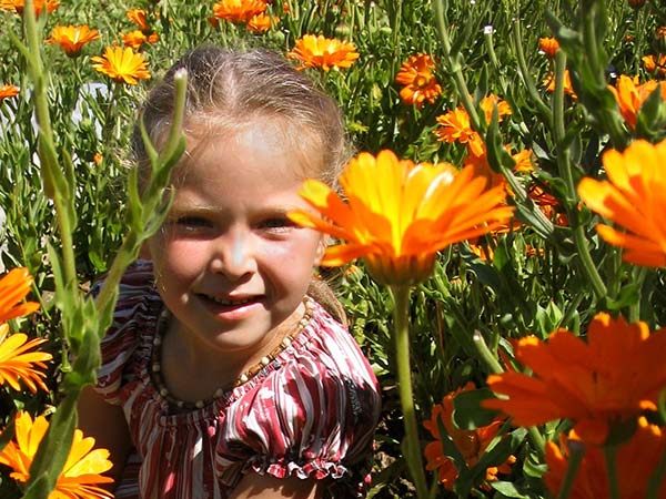 Fillette en fleur